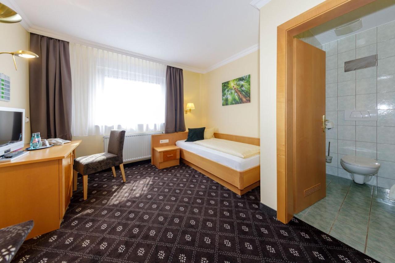 Hotel Zum Adler Nidderau 外观 照片